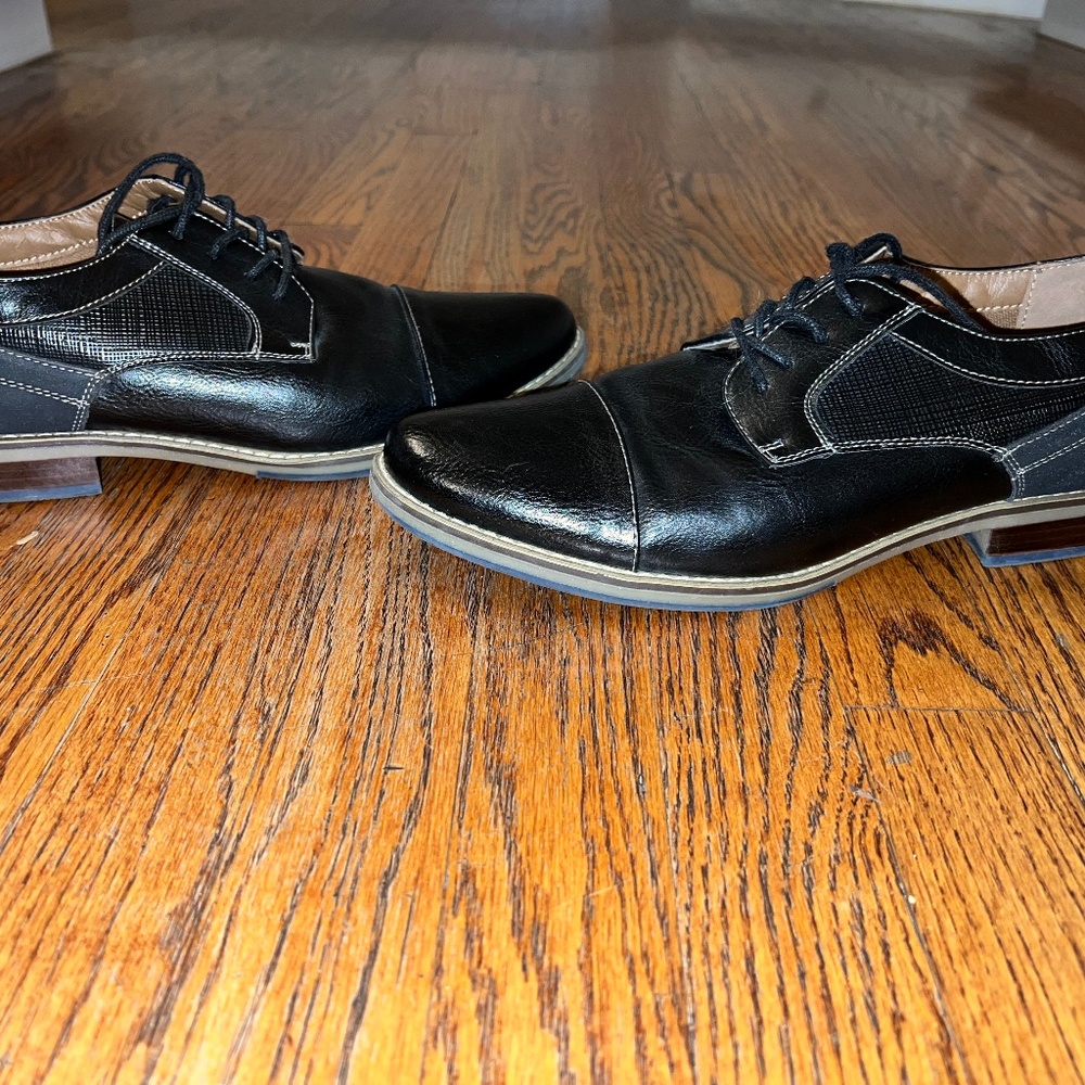 Black mens dress shoes - Size 10 1/2